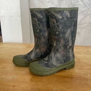 Camo rain boots